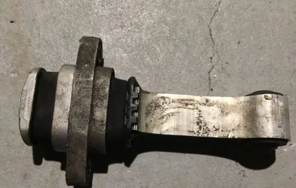 Hyundai Tucson IV NX4 Gearbox mounting bracket