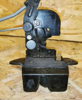 Hyundai Santa Fe Tailgate/trunk/boot lock/catch/latch 812302B000