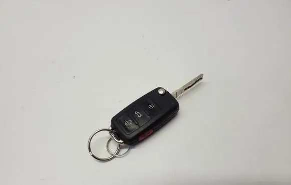 Volkswagen Jetta VI Ignition key/card 5K0837262AE