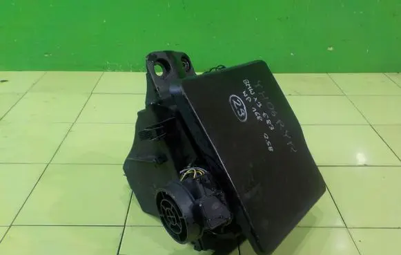 BMW X3 E83 Air filter box 
