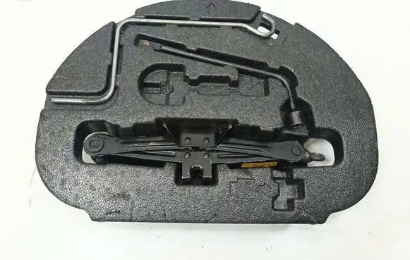 Toyota Prius+ (ZVW40) Tool set 6477747080