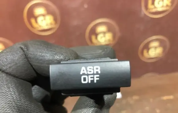 Traction control (ASR) switch
