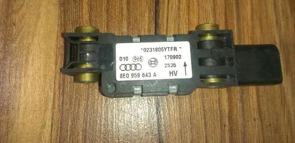 Audi A4 S4 B6 8E 8H Airbag deployment crash/impact sensor 8E0959643a