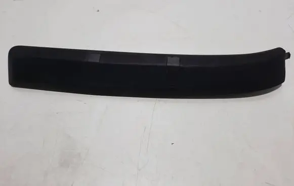Volkswagen Touareg I Tailgate/trunk side cover trim 7L6971341