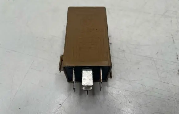 BMW 5 E60 E61 Window control relay 61368384505 V23141B3001X15