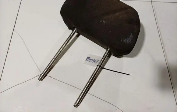 Volkswagen PASSAT B5 Front seat headrest 
