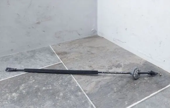 Volkswagen Touran I Front door cable line 1T0837085
