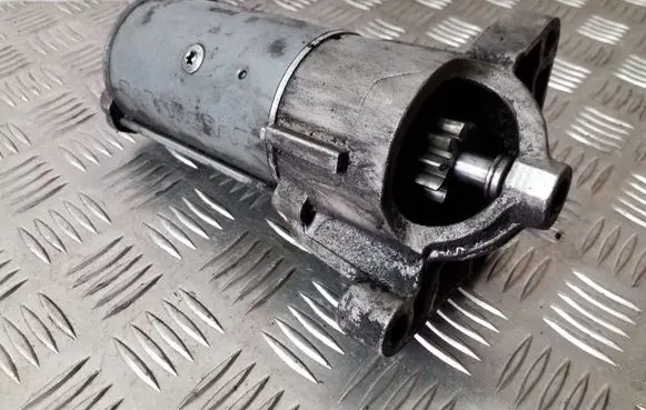 Opel Vivaro Starter motor
