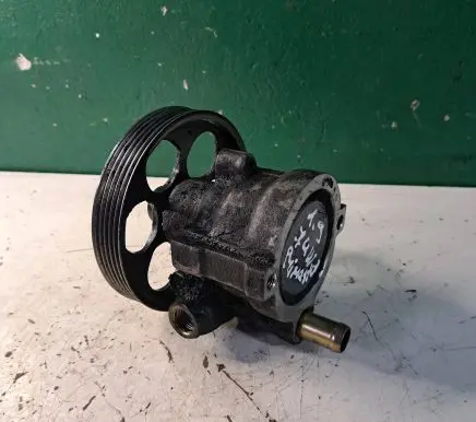 Nissan Primastar Power steering pump 04605404