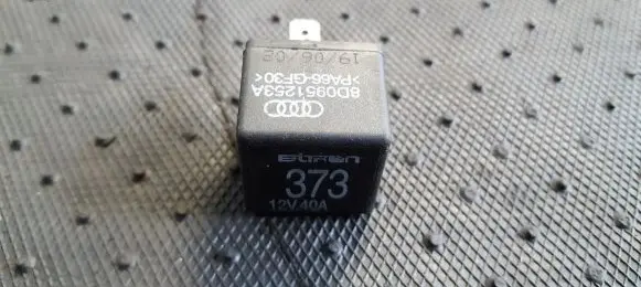 Volkswagen PASSAT B5.5 Other relay 8D0951253A 373