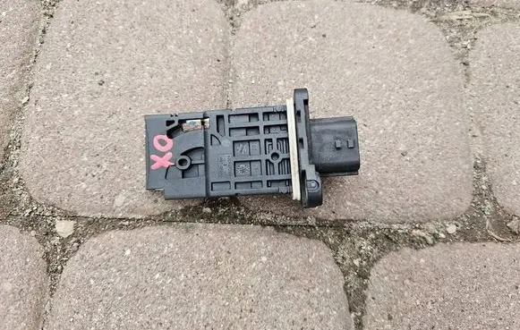 Opel Vivaro Mass air flow meter 226807131R 93450753 8201267959