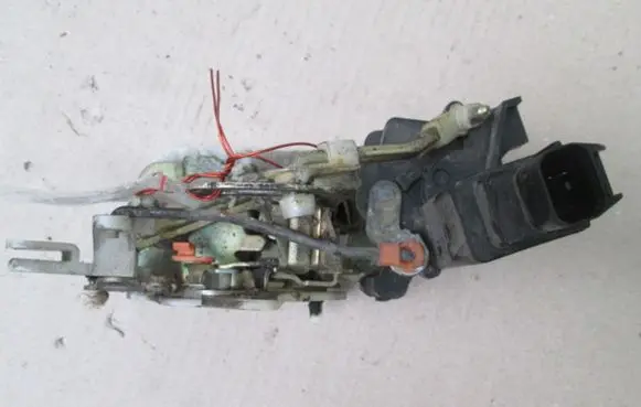 Mitsubishi Galant Rear door lock