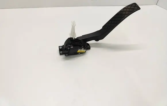 Volkswagen Touareg II Accelerator throttle pedal 7L0723507D 6PV00802624