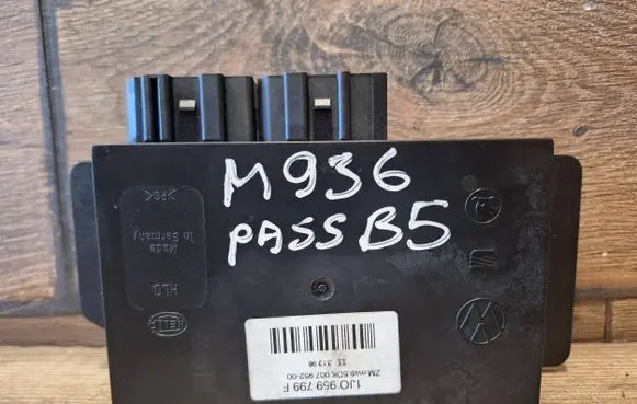 Volkswagen PASSAT B5 Comfort/convenience module 3B0959507 73190400 1J0959799F