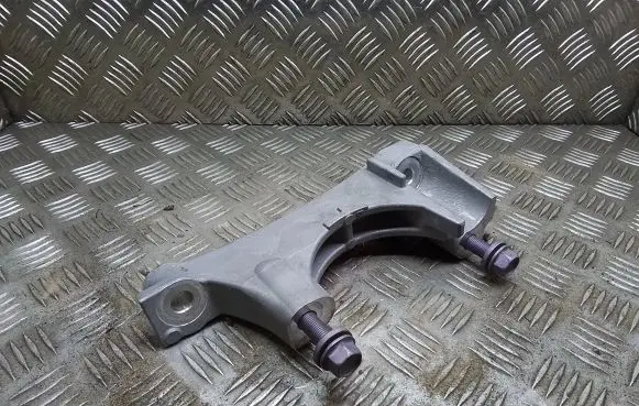 Lexus ES 250 - 300 - 330 Engine mounting bracket