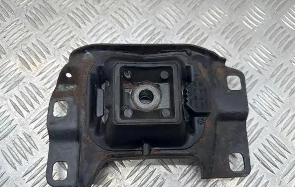 Ford C-MAX I Engine mount bracket 3M517M121