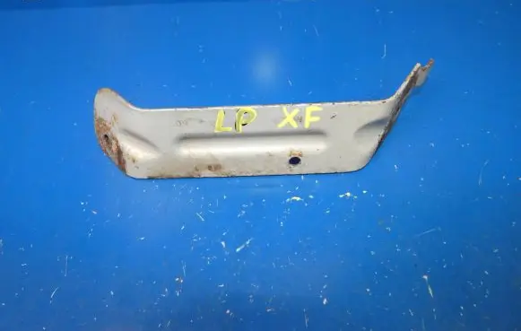 Jaguar XF X250 Fender mounting bracket