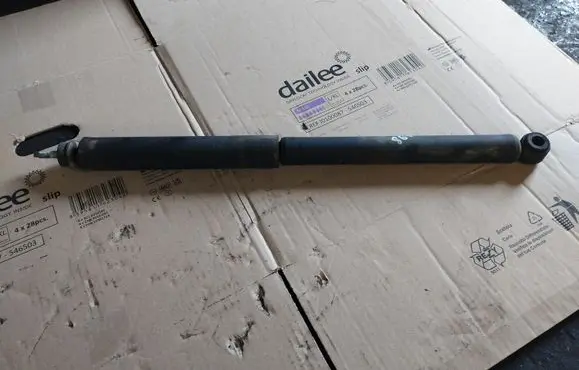 Toyota RAV 4 (XA20) Rear shock absorber/damper 4853142100