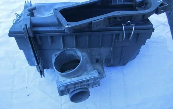 Audi 80 90 B3 Air filter box cover 026133837G
