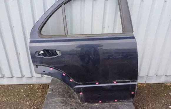 KIA Sorento Rear door