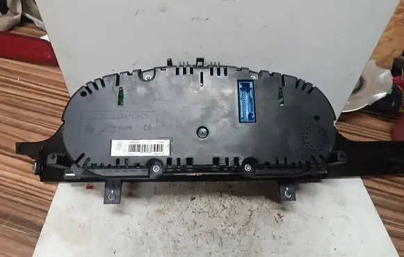 Volkswagen PASSAT B6 Speedometer (instrument cluster) 3C0920871T