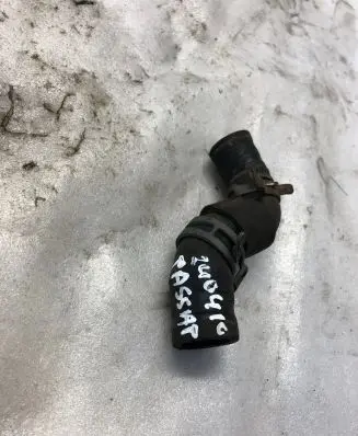 Volkswagen PASSAT B8 Engine coolant pipe/hose
