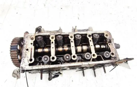 Peugeot 306 Engine head 9610923010