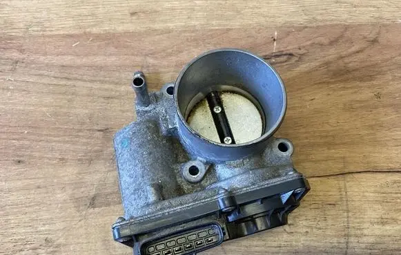 Toyota C-HR I Throttle valve 2203037060