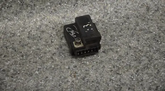 BMW 5 E39 Glow plug pre-heat relay 2246919
