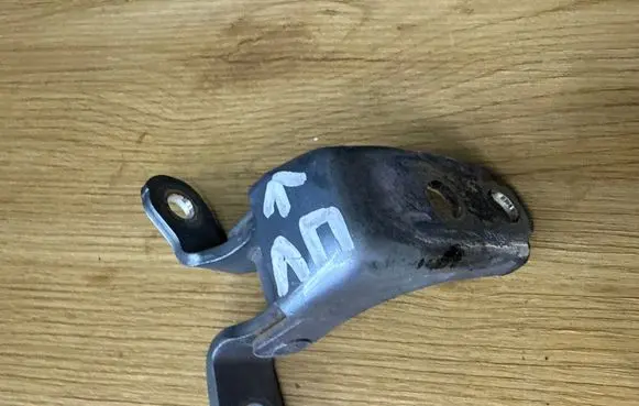 Honda Civic Front door upper hinge