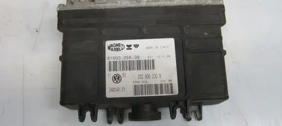 Volkswagen Golf III Engine control unit/module 032906030N
