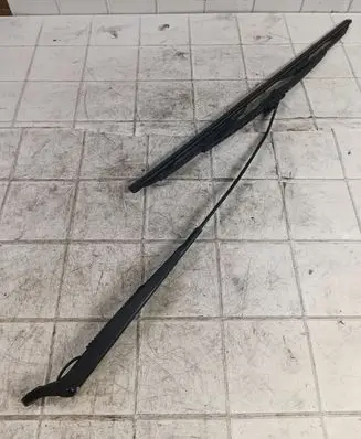 Mercedes-Benz Vaneo W414 Front wiper blade arm