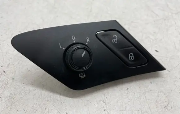 Wing mirror switch