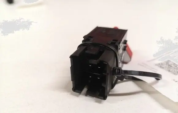 Volkswagen Golf V Hazard light switch 5M0953509A