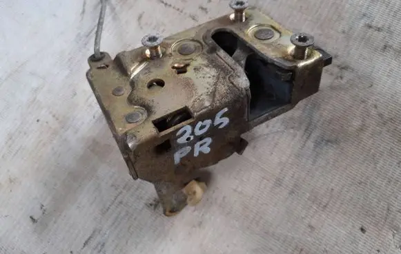 Peugeot 205 Front door lock 