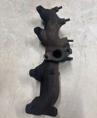 Volkswagen PASSAT B5.5 Exhaust manifold 253033AQ