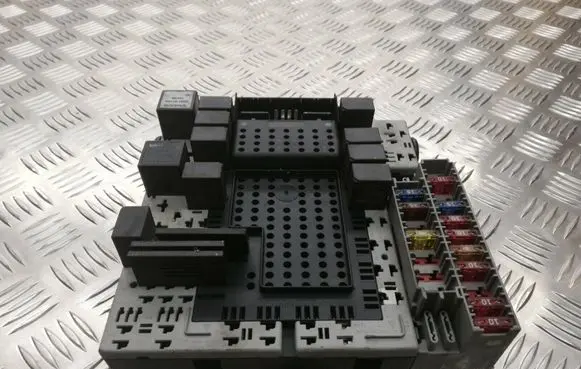 Volvo S80 Fuse module 08696098 30679527