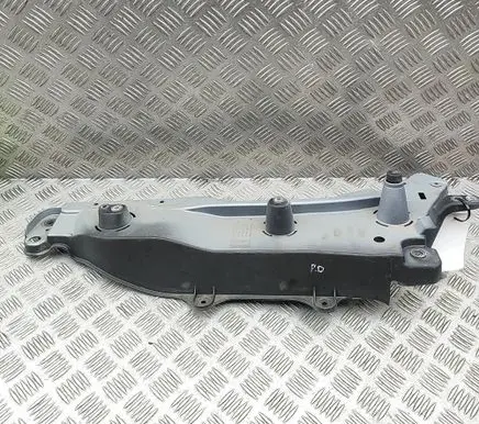 Volvo XC90 Fender mounting bracket 32377779