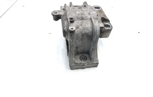 Volkswagen PASSAT B6 Engine mount bracket 1K0199262 K1985