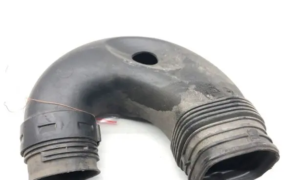 Volkswagen PASSAT B7 Air intake hose/pipe 3C0129618D