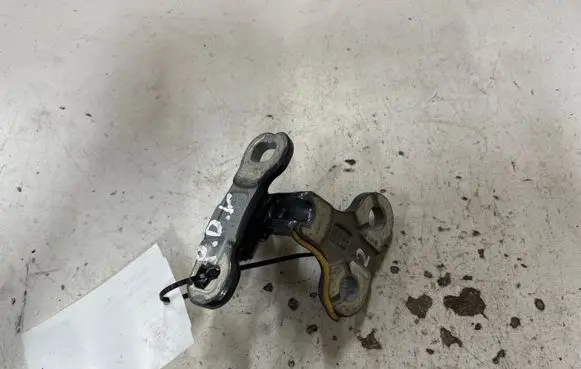 Volvo V50 Front door upper hinge 30766310