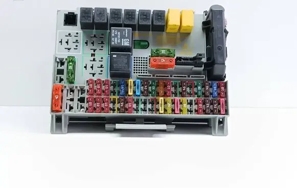 Opel Zafira A Fuse box set 90589965