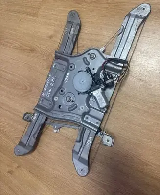 Mitsubishi Grandis Front door window regulator with motor 0620402210