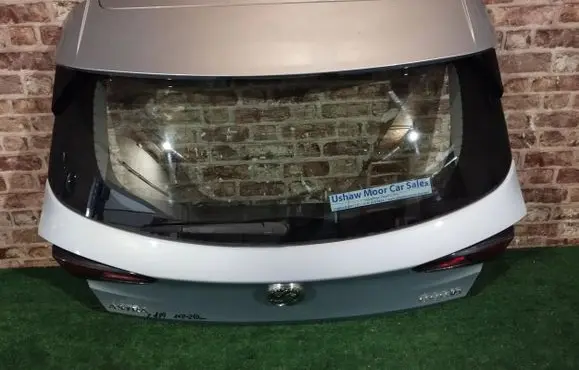 Opel Astra J Tailgate/trunk/boot lid
