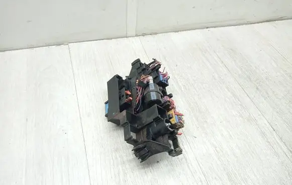 Audi A4 S4 B8 8K Fuse module