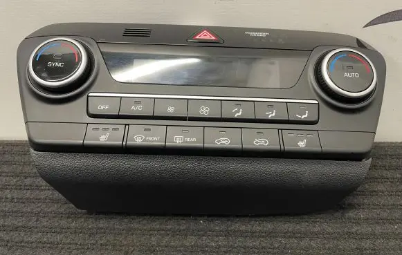Hyundai Tucson TL Climate control unit 93700D7800 97250D7JD0