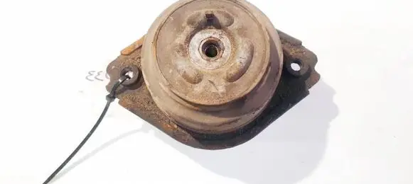 Engine mount bracket