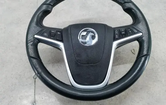 Opel Astra J Steering wheel 1335102213251692