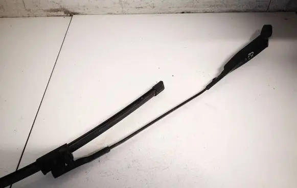 Front wiper blade arm