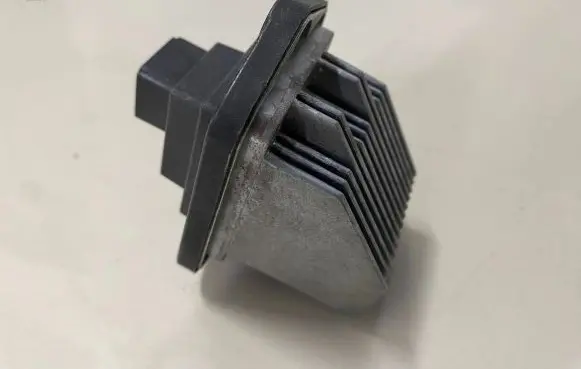 Mazda 626 Heater blower motor/fan resistor PM0100110B